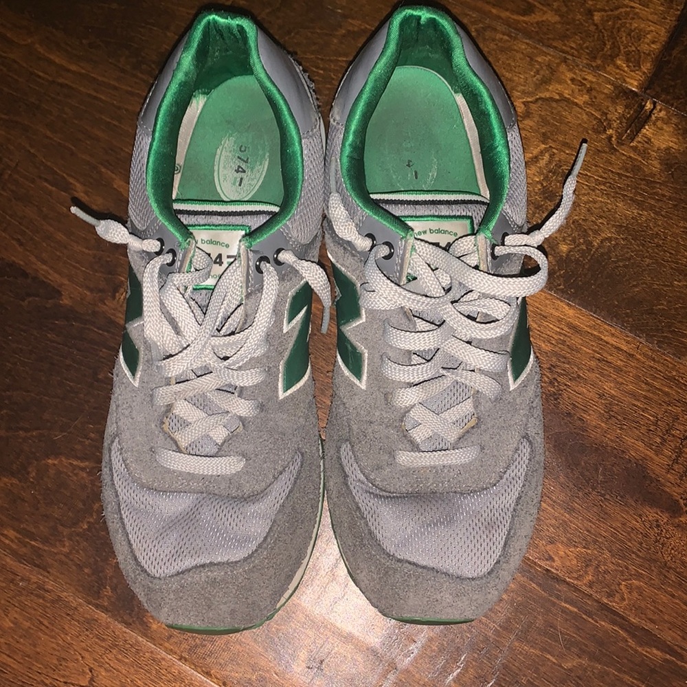New balance sneakers. Slightly worn in good cond